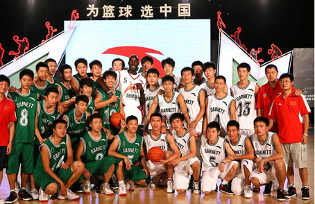 加内特踏上安踏“巅峰篮途”