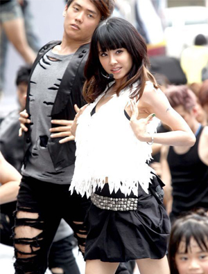 蔡依林穿铆钉靴短裤与舞者火辣共舞 曾恨过周杰伦