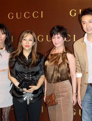 Èî¾Ìì³öϯGUCCI´óÅÆÊ±×°Õ¹ Éí×Å¼Ð¿ËÆ¤Ð¬ÏÔʱÉÐË§Æø