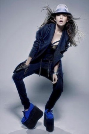 林志玲性感红裙超高美鞋演绎修长美腿