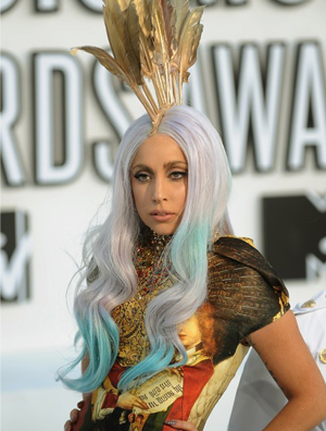 2010MTV音乐录影带大奖 lady gaga复古女王裙高筒靴霸气十足