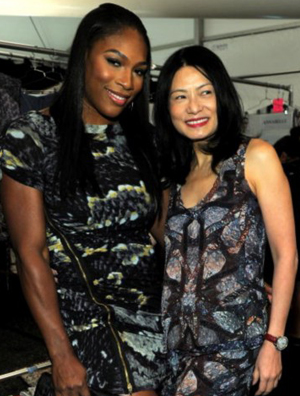 小威3天连赶4个秀场 为扮靓不顾脚伤穿高跟鞋