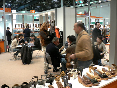 刀尖上舞蹈的出口鞋企应对“汇率战”