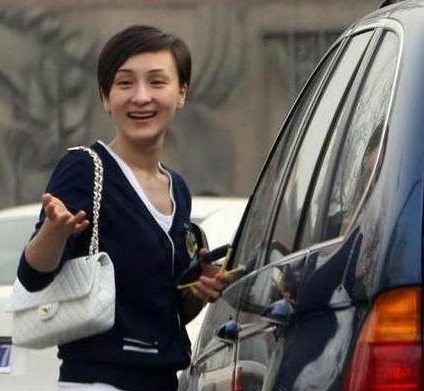 揭秘乐珈彤的香港名流有钱老公