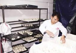 硕士生不当经理卖馒头