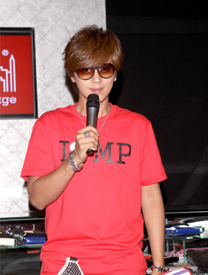 ��־�鴩����Ь������ ����ة���Ǻý���