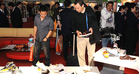 泰亚鞋业今日在深交所上市