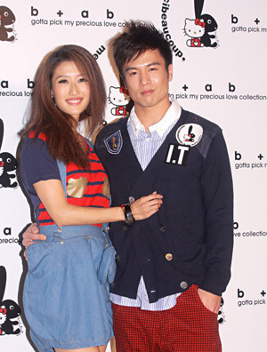 谢婷婷长靴卡通服与男友亲密 安志杰听到她声音就软