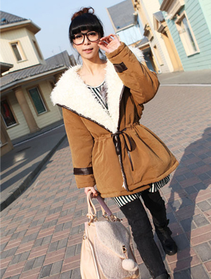 靓鞋:爆款热卖雪地靴