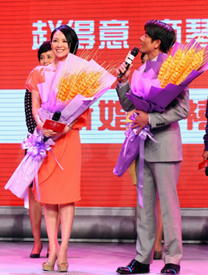 章子怡穿礼服配高跟宣传《最爱》