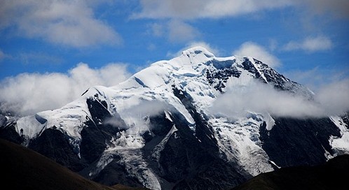 ¹±¸ÂȺ·å¼°ÄªÏª¹µµÄ¼¸×ùÎÞÃûÑ©·å