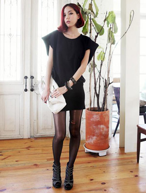 鱼嘴靴+袜子 做另类时尚达人