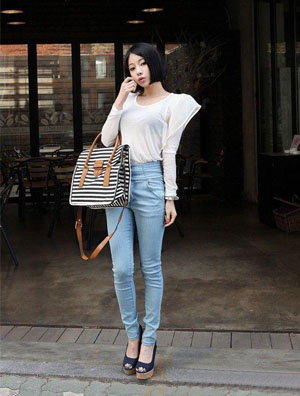 铆钉坡跟靴式凉鞋 穿出华丽感