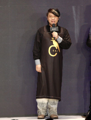 蔡康永欲为李宇春设计新鞋 亮相主动献花