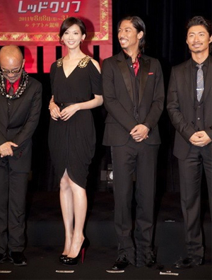 林志玲挑战舞台版小乔 高雅鞋服出席发布会