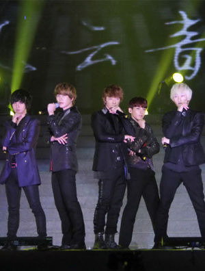 SJ潮装鞋服唱响鸟巢 助阵中日韩三国音乐盛典