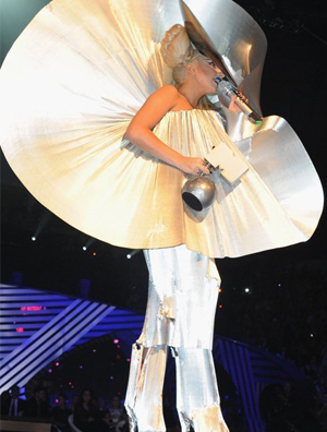 ŷ�����ֽ���Ļ Gaga����Ь���ٴ���