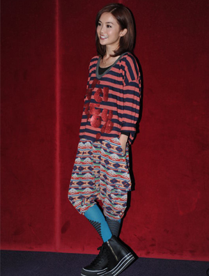 °¢sa³±×°Ð¬·þÓë³ÂΰöªÇéµµÏÖÉíÓ¢»Ê±ÏÒµÀñ