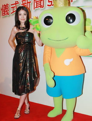 陈慧琳凸肚穿平底鞋亮相 为BB改名乳名“小笼包”