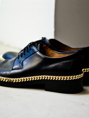 �ٴ�չʾ�����μӴס����ر�ɫ��Raf Simons����ƤЬ