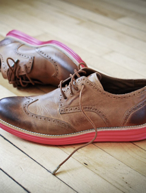 比之前的麂皮版本更有看头,Nike x Cole Haan推出2012春夏季度新款LunarGrand Wingtip