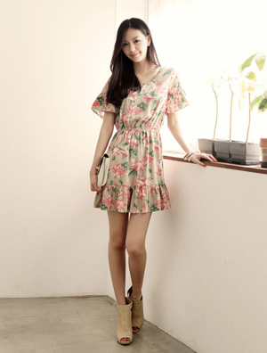 淑女气质连身裙 甜美惹人怜