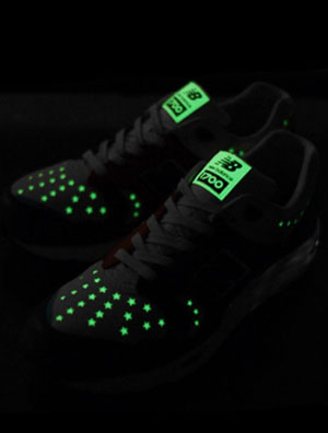 New Balance联手日本品牌合作推出夜光版CM1700