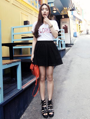 优雅气质半身裙 展现完美身姿与出众气质