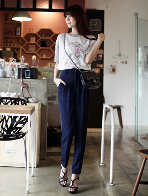 夏日休闲裤装 打造办公室女王气场