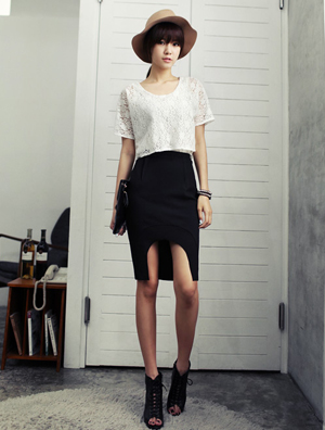 夏日清爽白色单品 巧思混搭展现多变风格