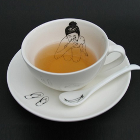 荷兰插画设计师Esther Horchner推出“杯中裸女”茶具