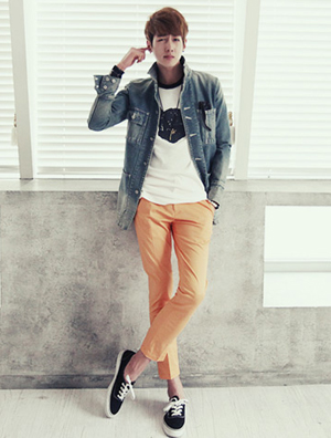橙色单品巧搭配 扮靓复古绅士