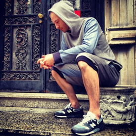 Ronnie Fieg 特别放送新款999 Steel Blue造型照
