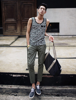 清凉背心搭配 打造专属于你的时尚感