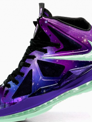 Nike Sportswear 推出星空配色鞋款