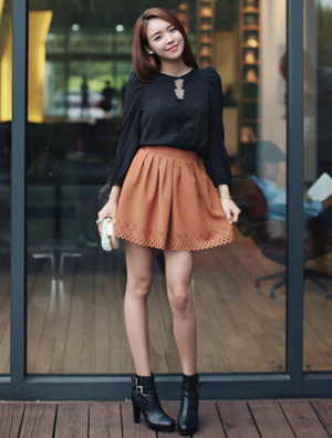 收腰A字裙搭配 展现最甜美姿态