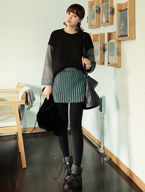 优雅短裙搭配 展现女人致命的温柔