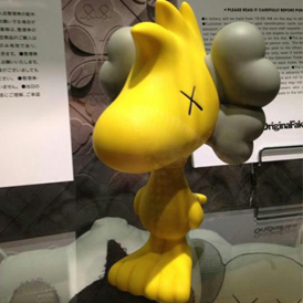 KAWS x Peanuts推出Woodstock联名公仔