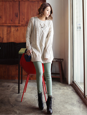 冬季长款毛衣搭配 上松下窄显瘦搭