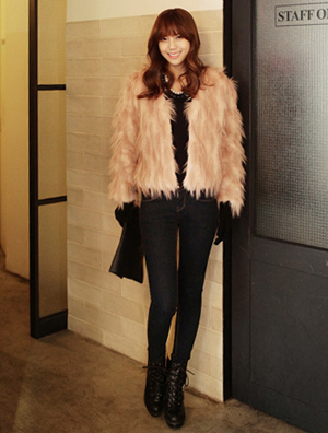 冬季牛仔裤搭配 打造不同的风格