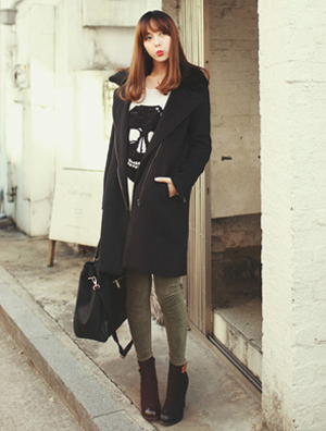 冬季黑色大衣搭配出惹眼的时尚装