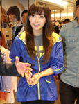 ����һ�������˶�Ь����ϯǩ����Ц�ݽ���
